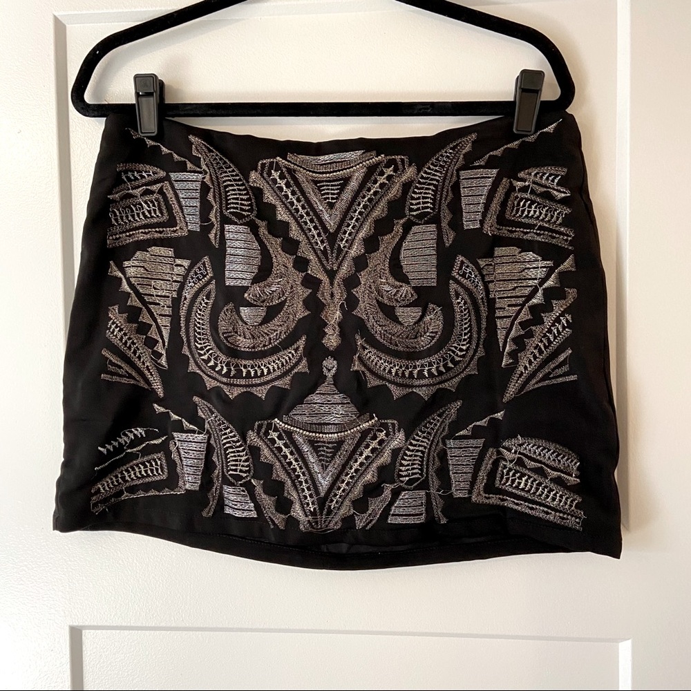 Embroidered mini skirt